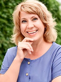 Ukrainian single Nadezhda from Rochester, United Kingdom