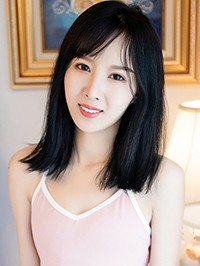 Asian woman Wenwen from Guangdong, China
